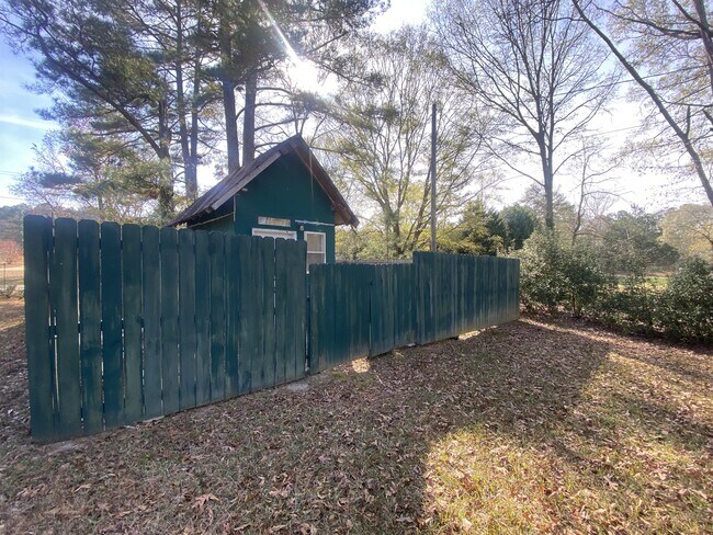 Foto del edificio - 211 Pine Valley Rd