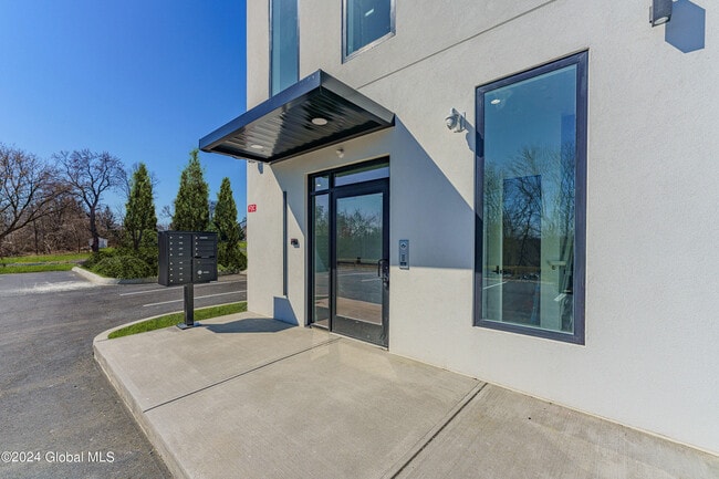 Building Photo - 1133 Loudon Rd