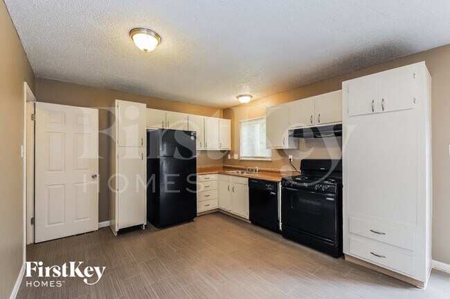 Foto del edificio - 733 Watersedge Dr