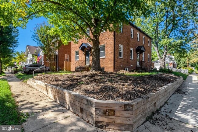 Building Photo - 34 E Walnut St