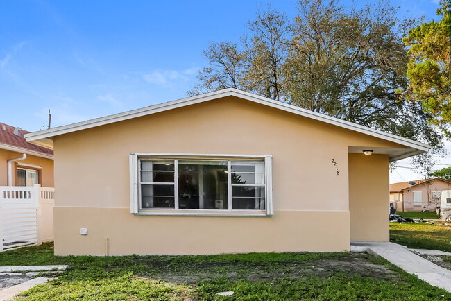 Building Photo - 2218 Farragut St