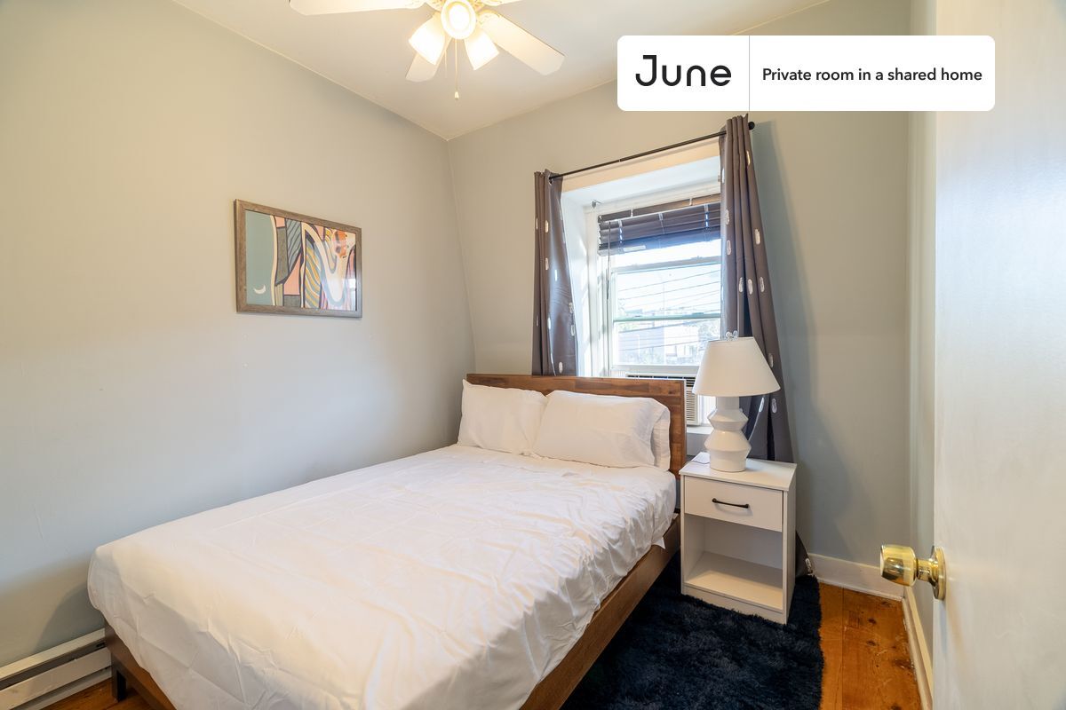 Foto principal - Room in Shared 2 bed/1 bath home