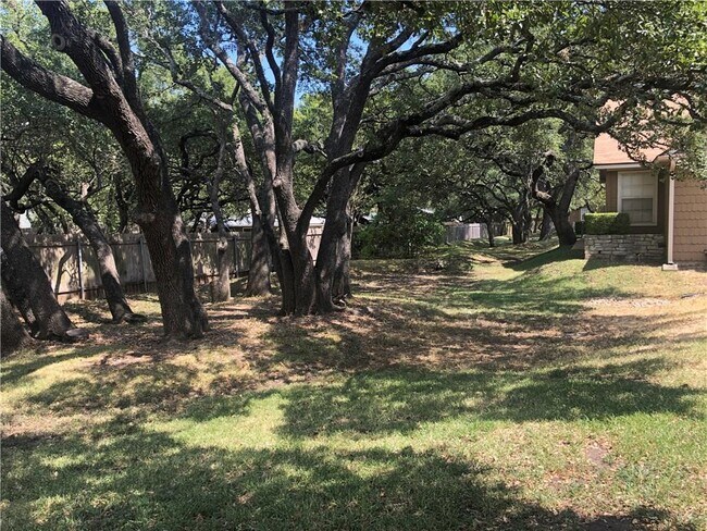 Foto del edificio - 6501 Brush Country Rd