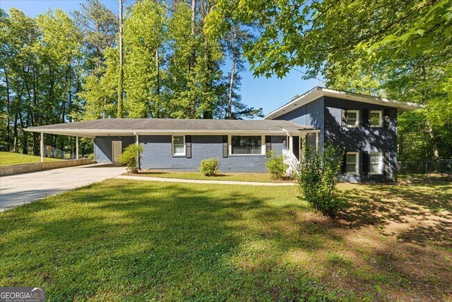 Foto del edificio - 558 Plainville Dr SW
