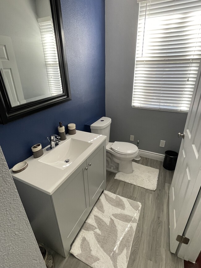 Foto del edificio - 16868 Ridge Cliff Dr