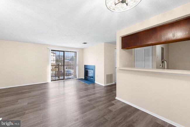 Foto del edificio - 26008 Brigadier Pl