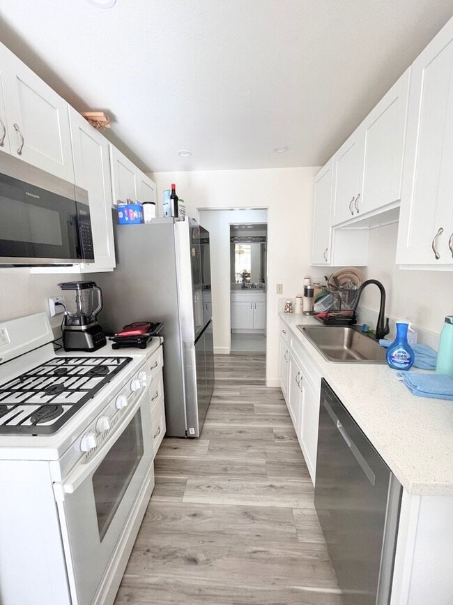Building Photo - Cozy 2-Bedroom Condo in La Verne