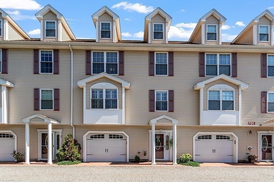 Photo - 36 Middlesex Avenue Unit 10