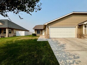 Building Photo - 1006 S 91st Ave