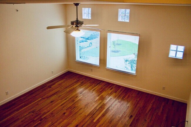 Foto del edificio - 8705 Bryam St