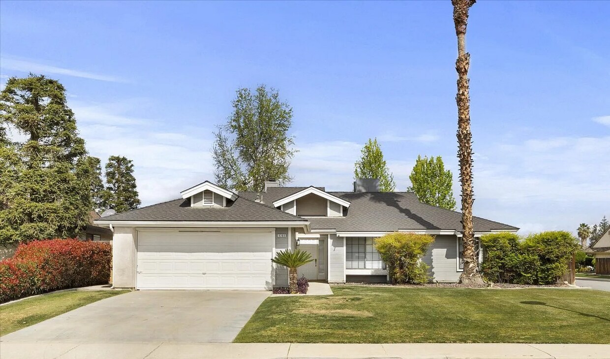 Primary Photo - Beautiful Single Family Home in the Southwest