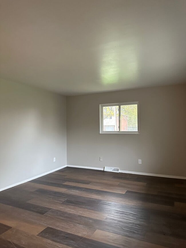 Foto del edificio - 919-921-921 S Weyant Ave