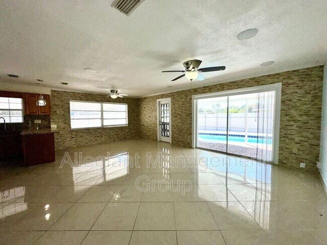 Building Photo - 836 Iron Oak Dr