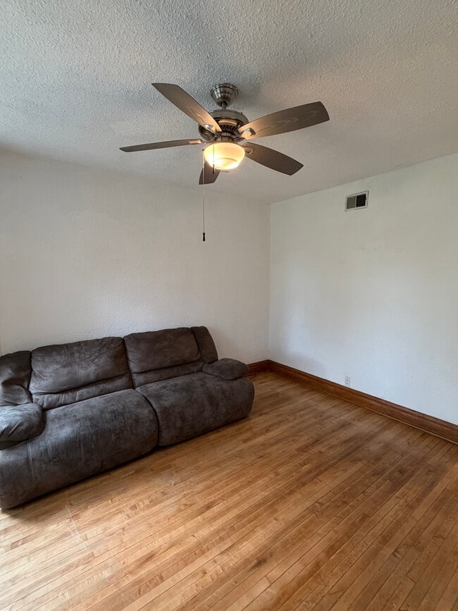 Photo - 2931 W 24th Blvd (Chicago, IL) Apartment