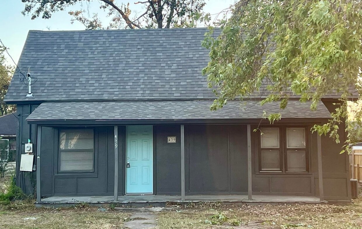 Foto principal - 439 E 1st St