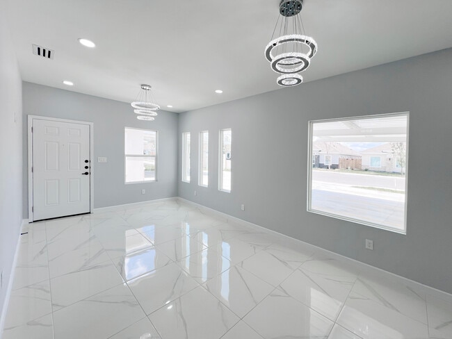 Foto del edificio - 913 N Woodson Ave