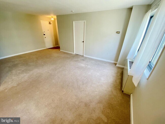 Building Photo - 1200 S Arlington Ridge Rd