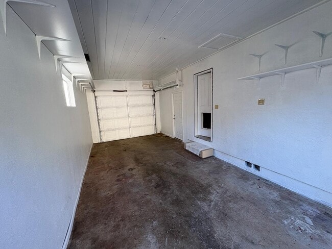 Building Photo - 310 Barbara Ave