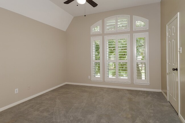 Building Photo - 2 Silverstrand Pl
