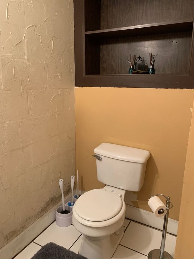 Building Photo - Affordable 1 Bed / 1 Bath Home – Available...