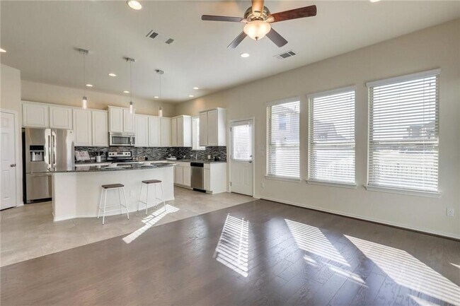 Foto del edificio - 2105 Town Centre Dr