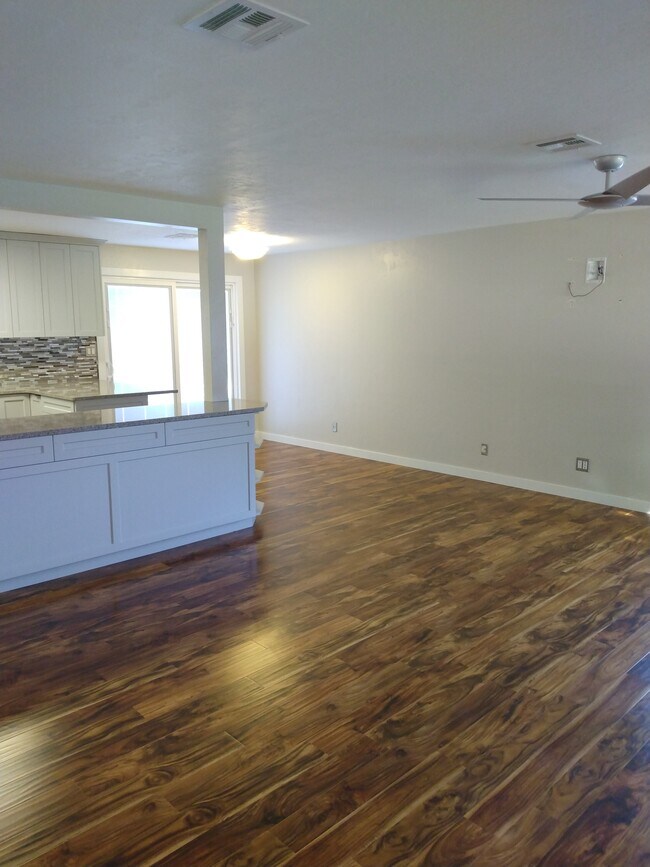 Building Photo - 373 White Cloud Dr