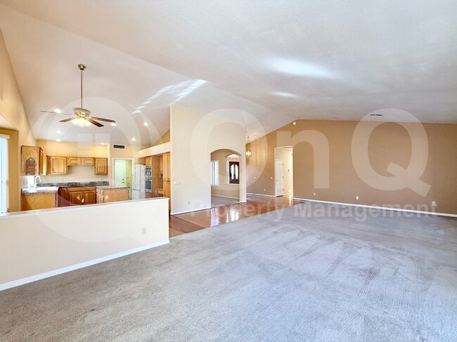 Building Photo - 9502 E Rocky Lake Dr