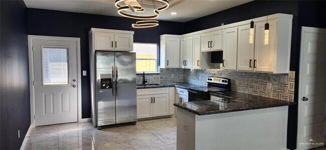 Building Photo - 1607 Angelina Dr