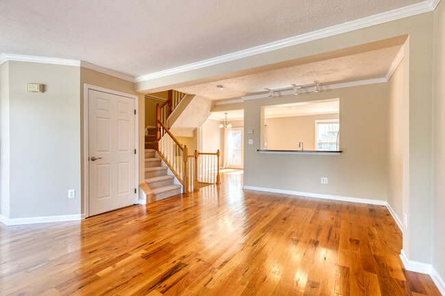 Building Photo - 490 Crestridge Way