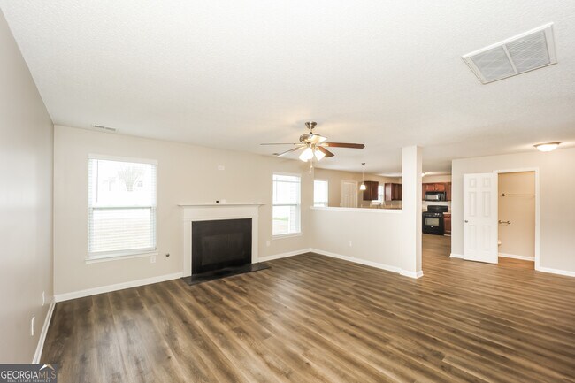 Building Photo - 131 Laughlin Dr