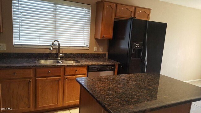 Foto del edificio - 8947 E Bramble Ave