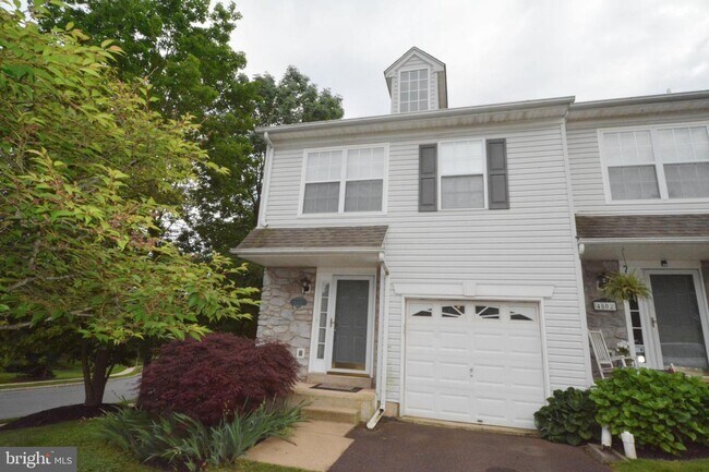 Foto del edificio - 4500 Louise St Claire Dr