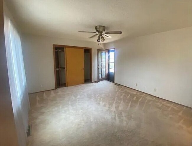 Foto del edificio - 2 Bed 2 Bath-NE Heights Townhome-Available September 1