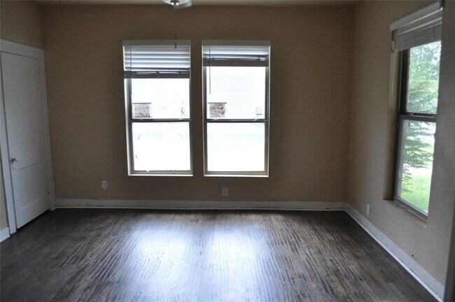 Building Photo - 3418 S Harwood St