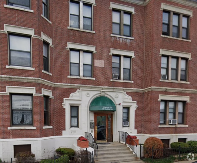 Building Photo - 439 Cambridge St