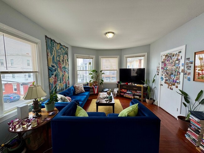 Building Photo - 30 Penn St