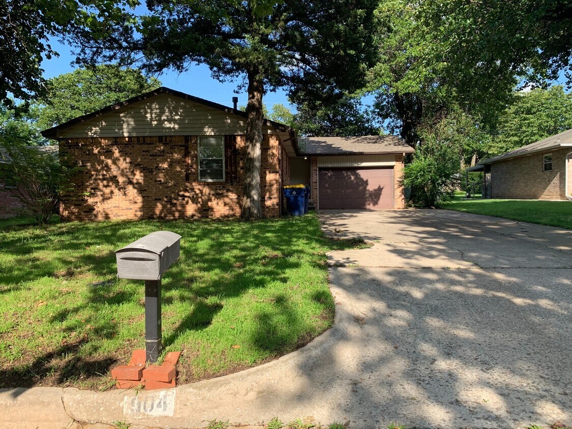 904 Sandy Ln, Choctaw, OK 73020 House Rental in Choctaw, OK