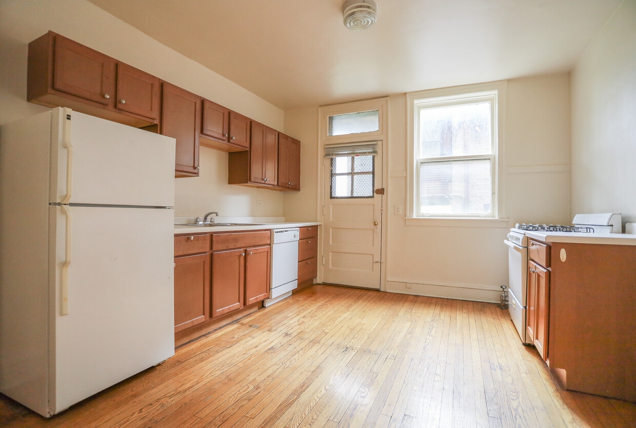 Primary Photo - 4907 N Glenwood Ave