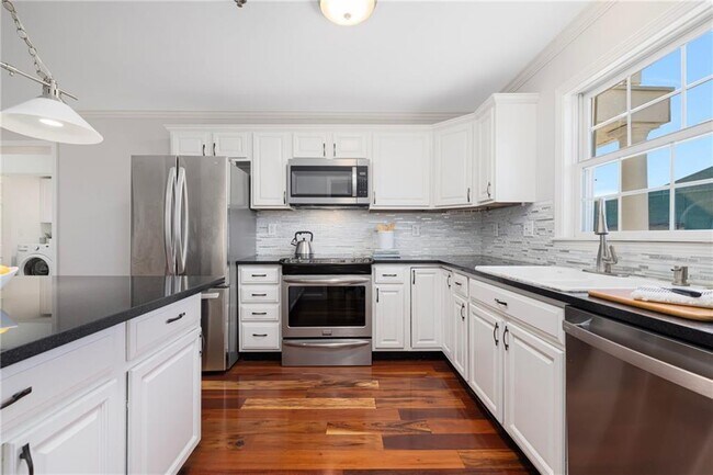 Foto del edificio - 231 Maple Ave