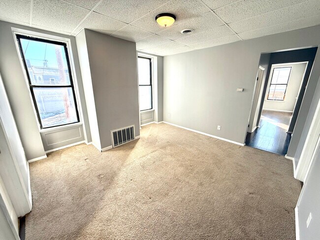 Foto del edificio - 1 Russell Pl