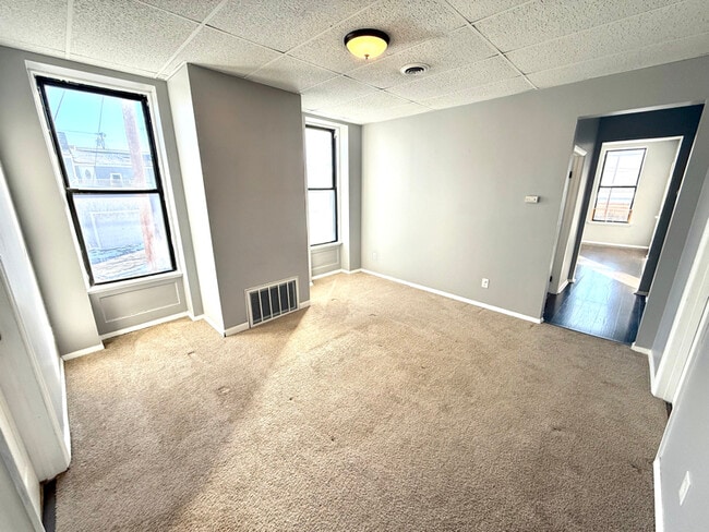 Building Photo - 1 Russell Pl