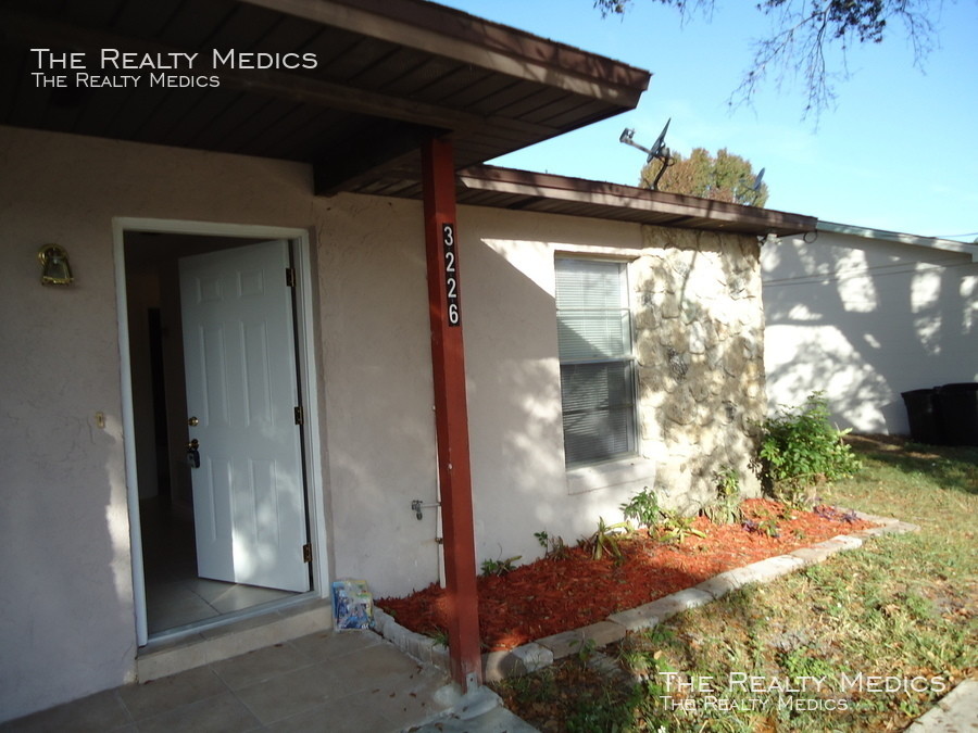 Primary Photo - Cozy 2BR / 1 BA Duplex