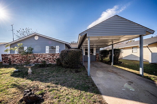 Building Photo - 911 SW 35th St