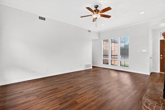 Foto del edificio - 1617 Briargrove Dr