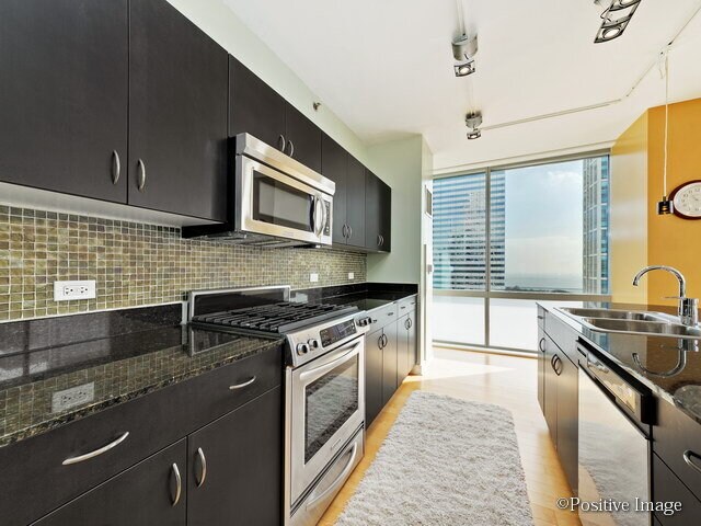 Building Photo - 8 E Randolph