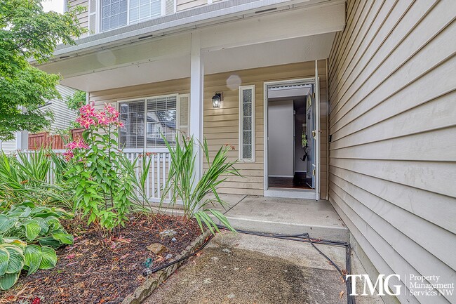 Building Photo - Spacious 4-Bedroom Home in Quiet Cul-de-Sa...