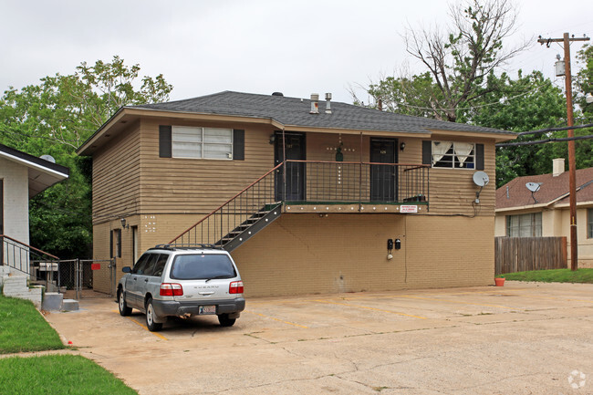 Building Photo - 2600 N Robinson Ave