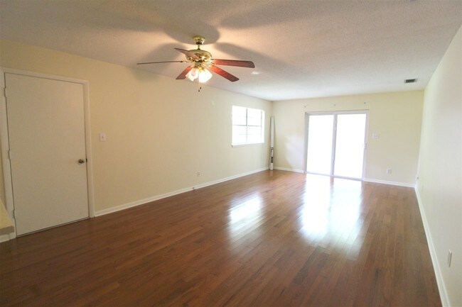 Foto del edificio - 266 N Villas Ct