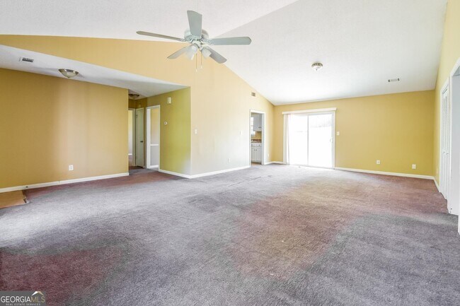 Building Photo - 665 River Bend Dr