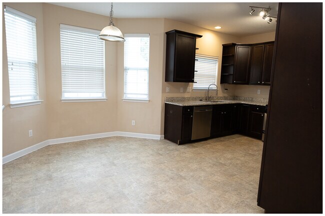Building Photo - 1321 Adair Dr